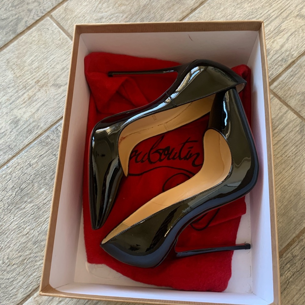 SO kate christian louboutin patent. new, box and bag included. Retail $750-780